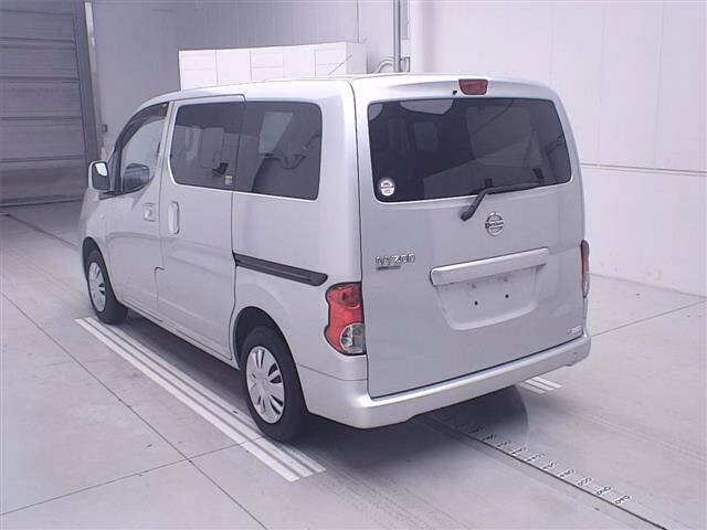 NISSAN NV200