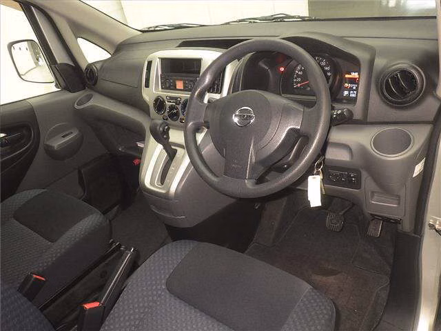 NISSAN NV200