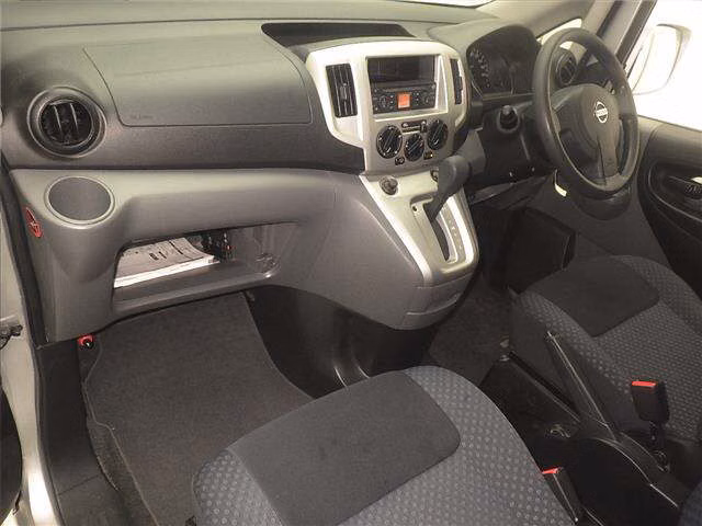 NISSAN NV200