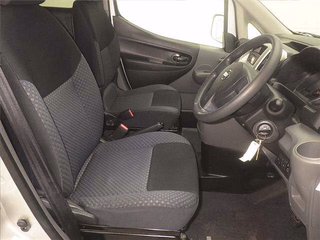 NISSAN NV200