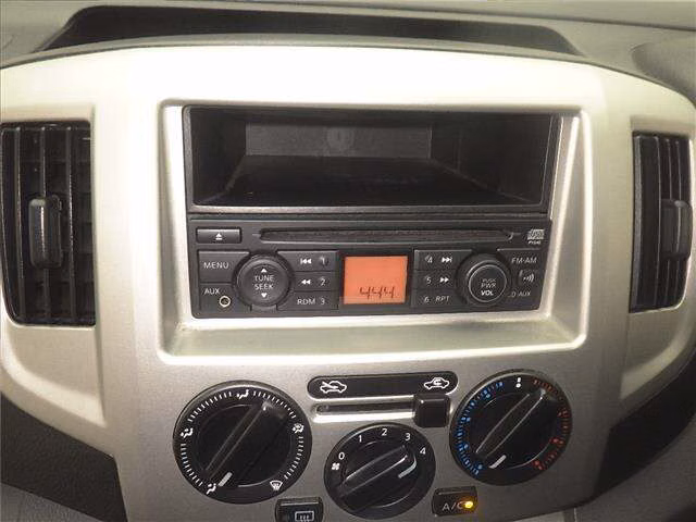 NISSAN NV200
