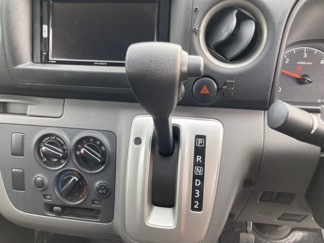 NISSAN NV350 CARAVAN