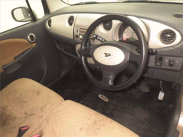 DAIHATSU MOVE LATTE
