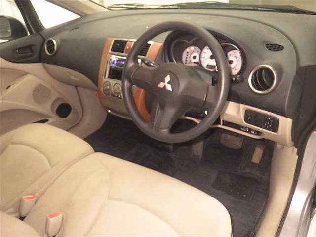 MITSUBISHI COLT