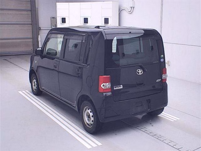 TOYOTA PIXIS SPACE
