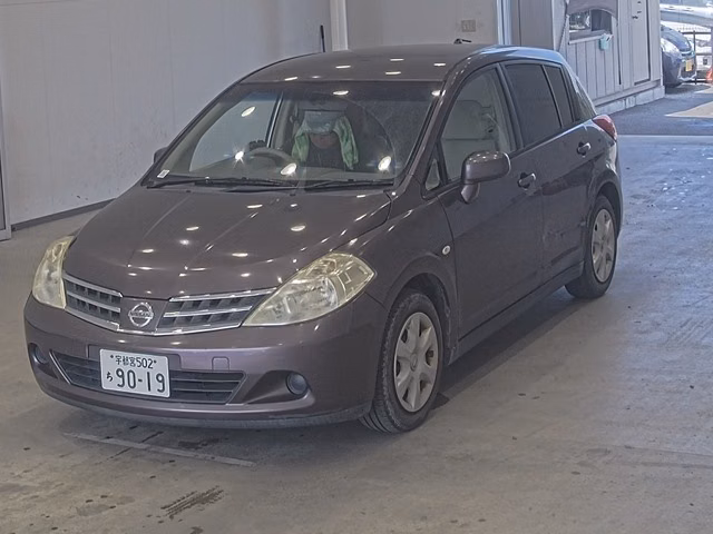 NISSAN TIIDA