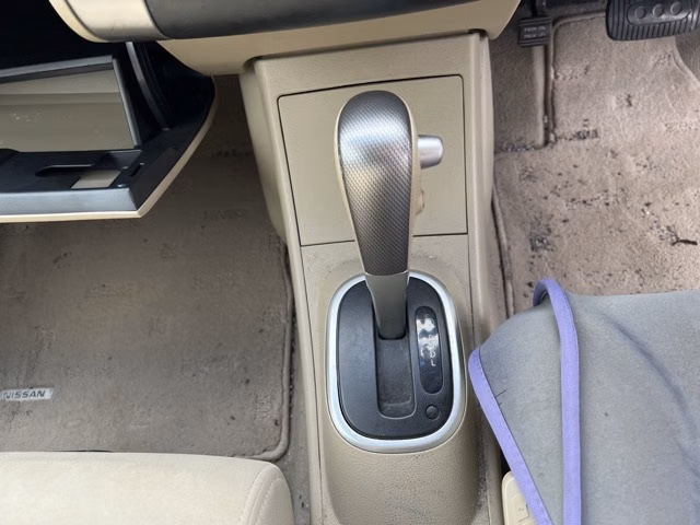 NISSAN TIIDA
