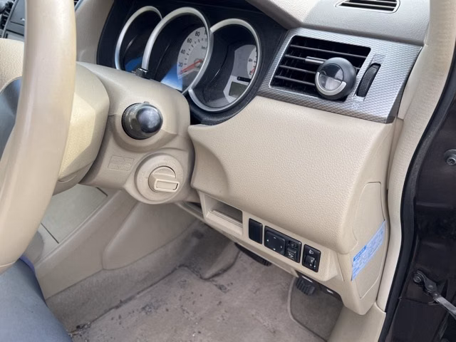 NISSAN TIIDA