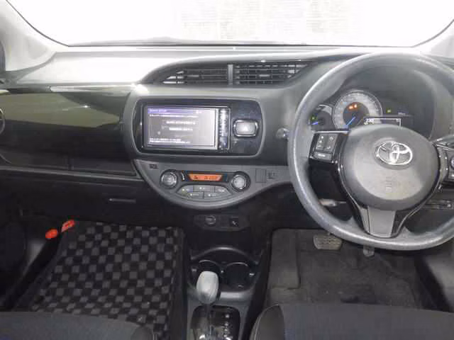 TOYOTA VITZ