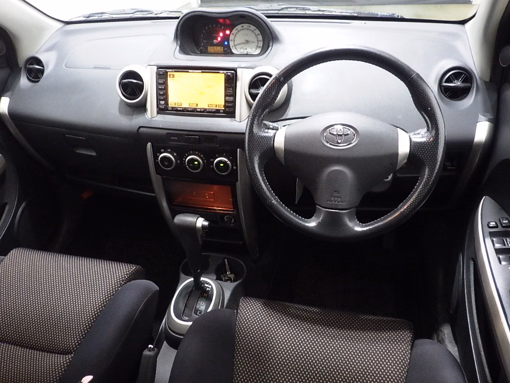 TOYOTA IST