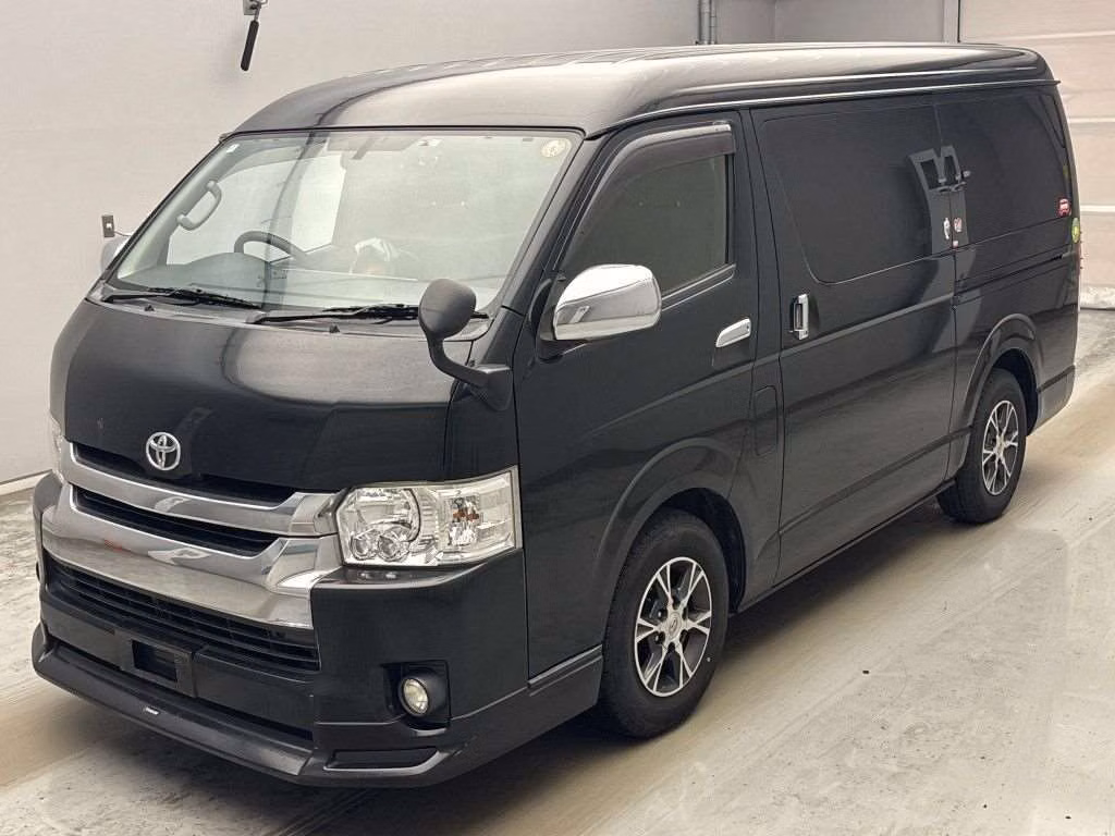 TOYOTA HIACE