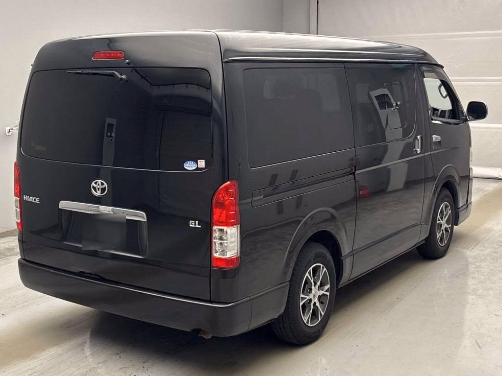 TOYOTA HIACE