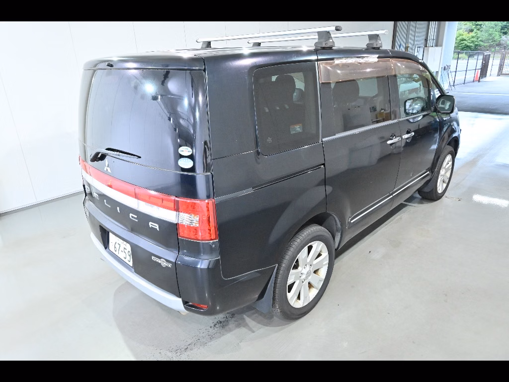 MITSUBISHI DELICA D:5