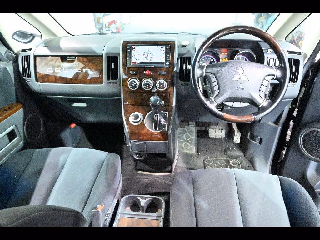 MITSUBISHI DELICA D:5
