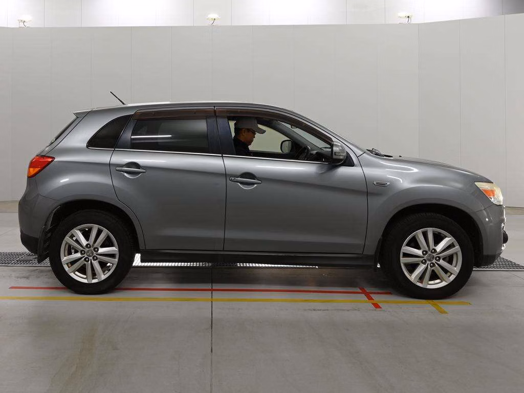 MITSUBISHI RVR