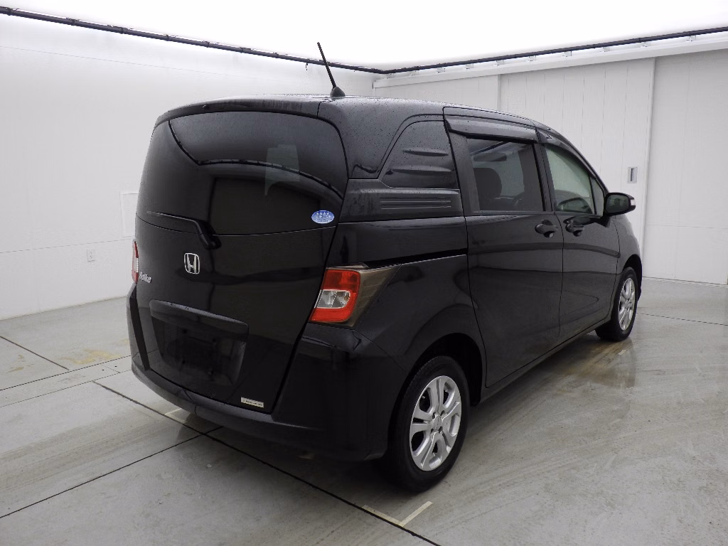 HONDA FREED SPIKE
