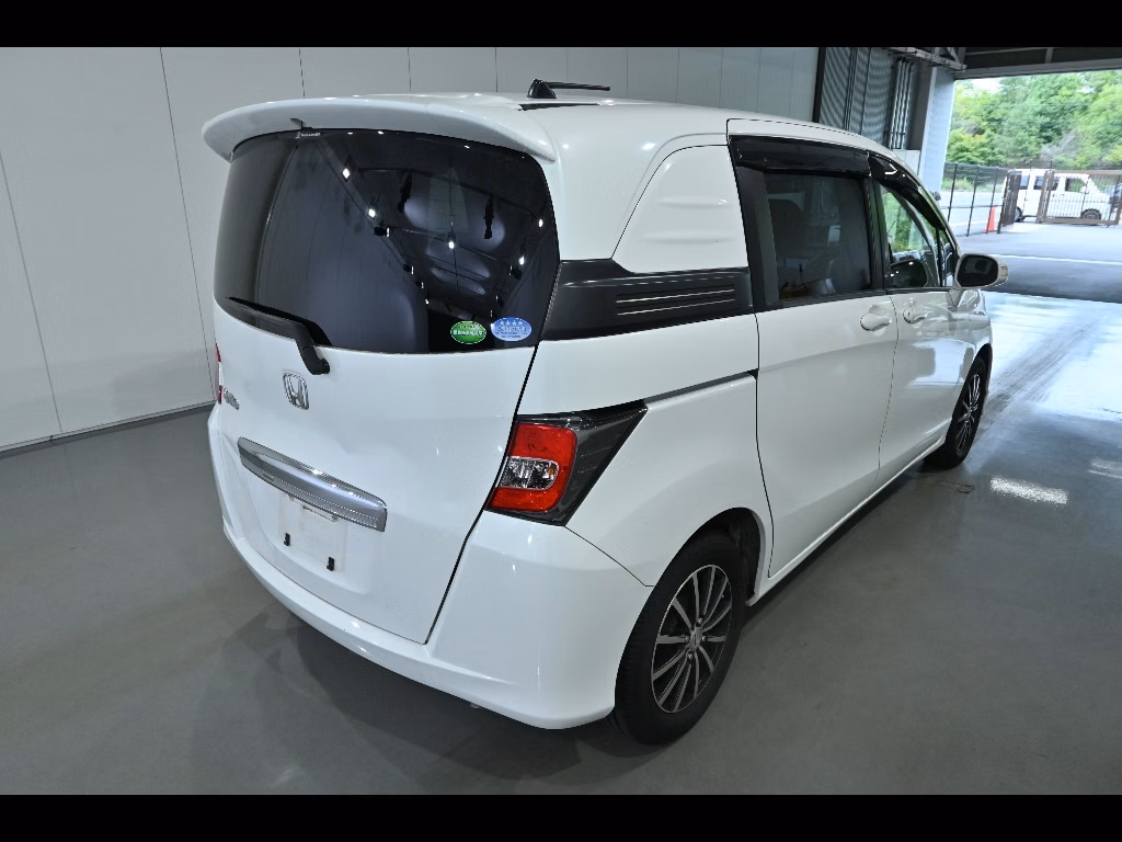 HONDA FREED SPIKE