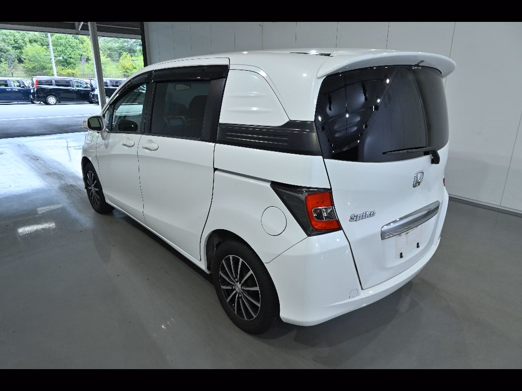 HONDA FREED SPIKE