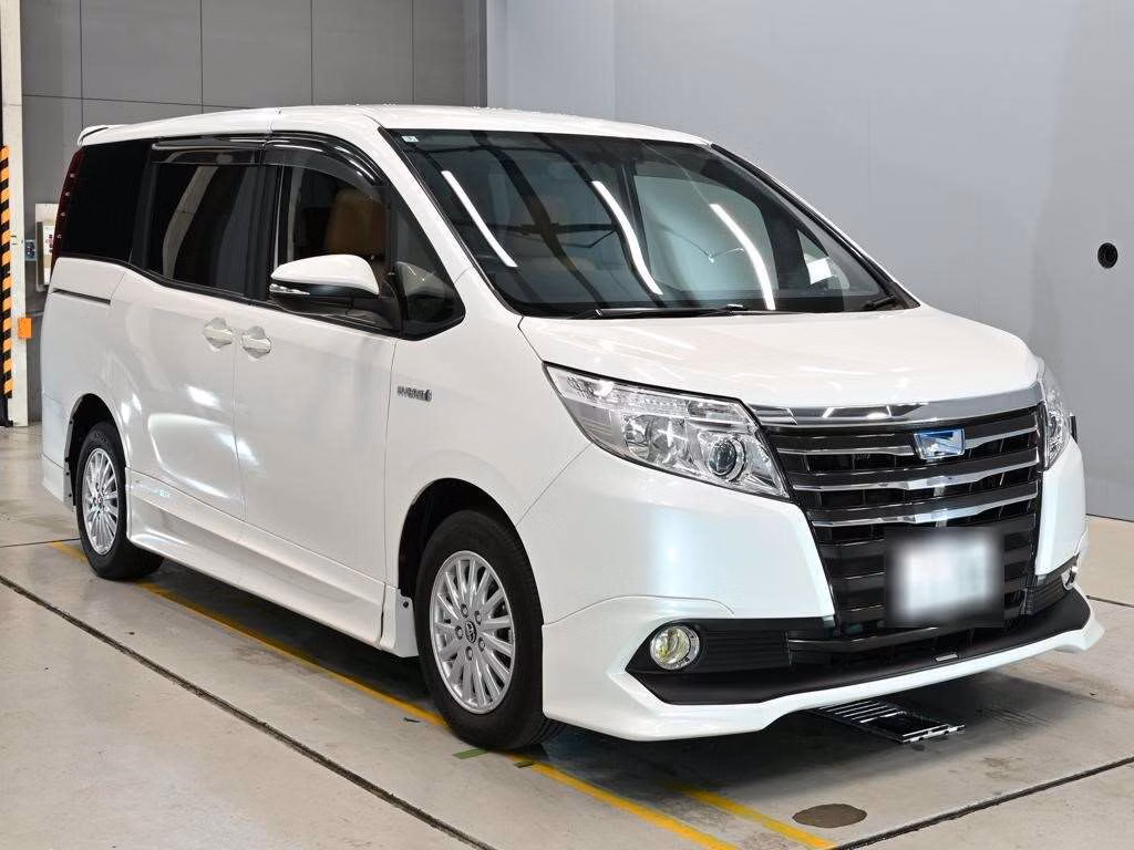 TOYOTA NOAH
