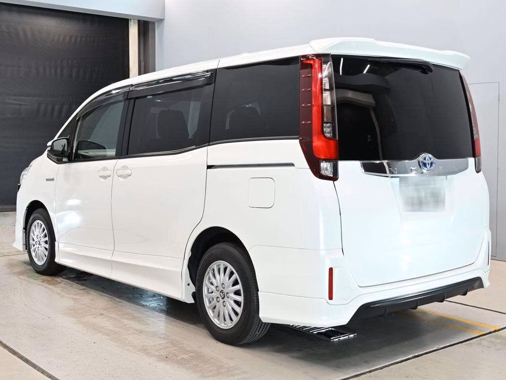 TOYOTA NOAH