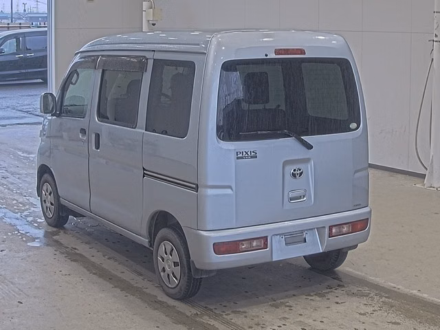 TOYOTA PIXIS VAN