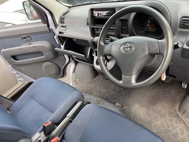 TOYOTA PIXIS VAN