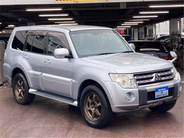 MITSUBISHI PAJERO