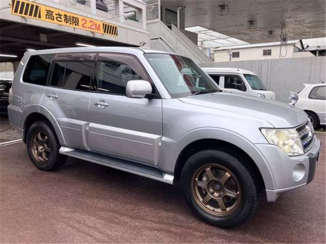 MITSUBISHI PAJERO