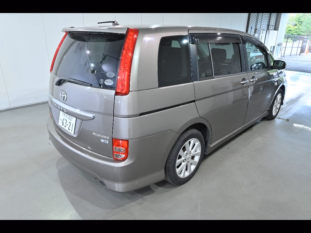 TOYOTA ISIS