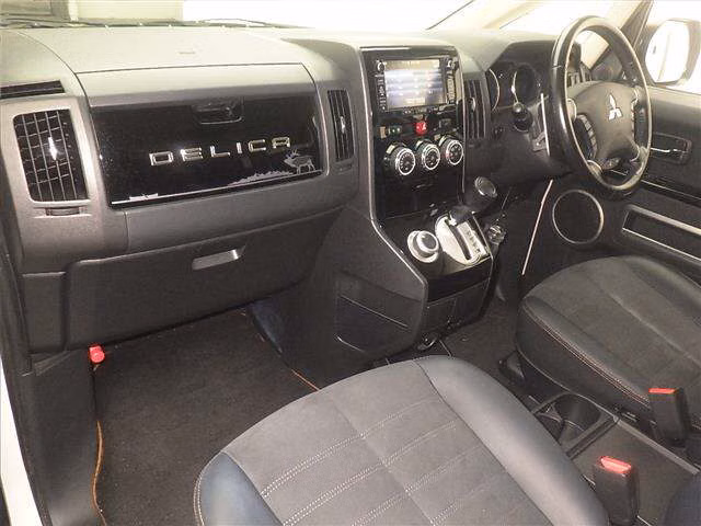 MITSUBISHI DELICA D:5