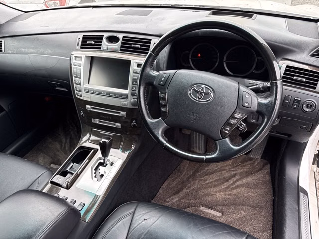 TOYOTA CROWN MAJESTA