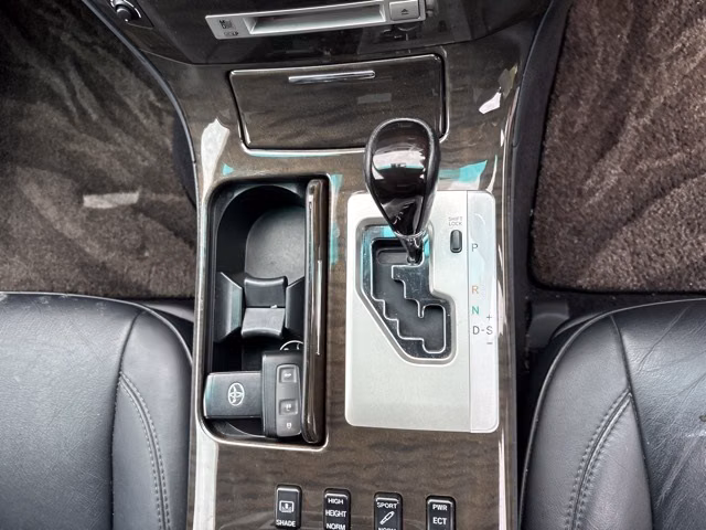 TOYOTA CROWN MAJESTA