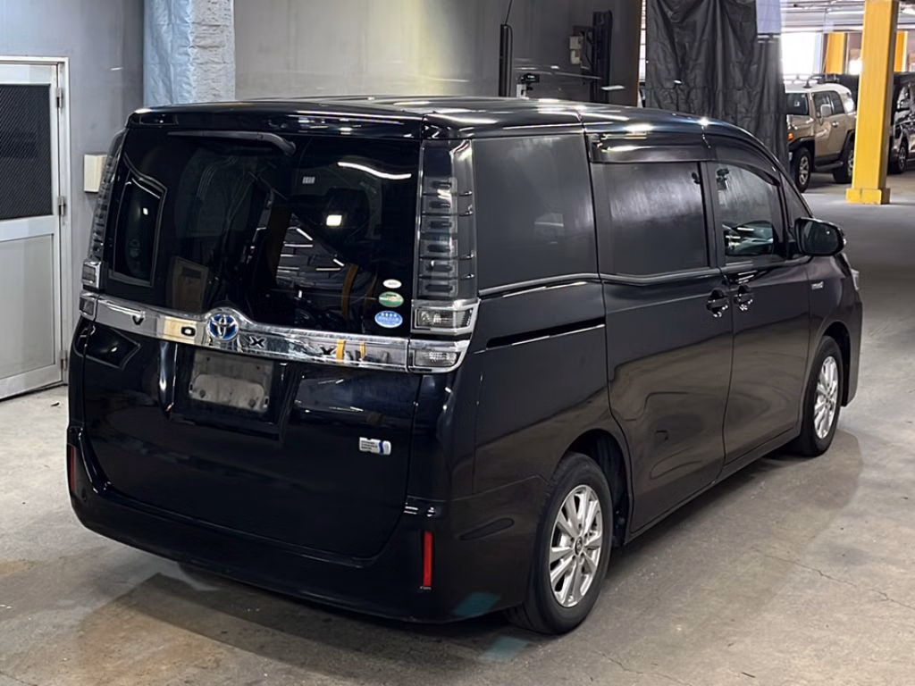 TOYOTA VOXY