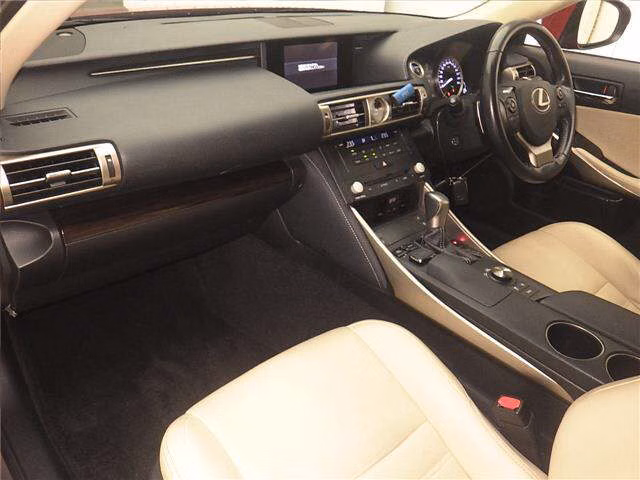 LEXUS IS300H