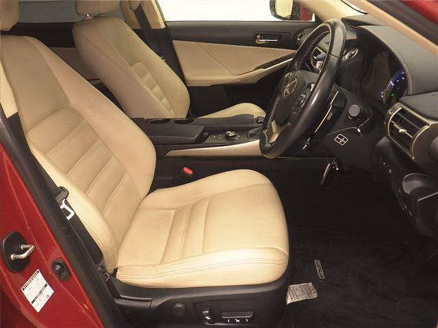 LEXUS IS300H