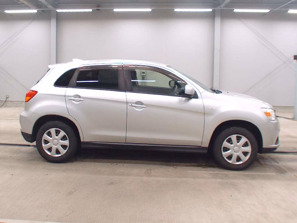 MITSUBISHI RVR
