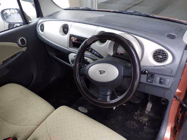 DAIHATSU MOVE LATTE