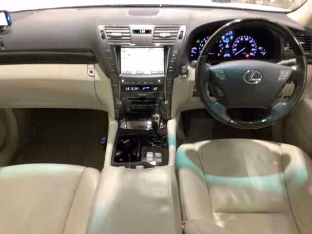 LEXUS LS600H