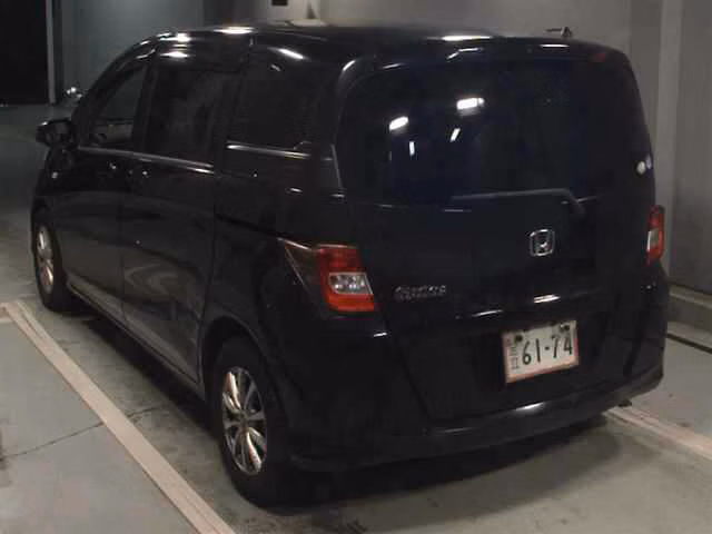 HONDA FREED SPIKE