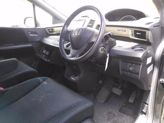 HONDA FREED SPIKE