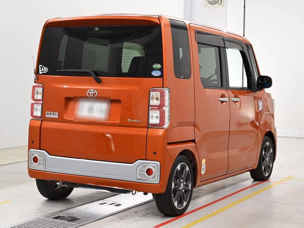 TOYOTA PIXIS MEGA