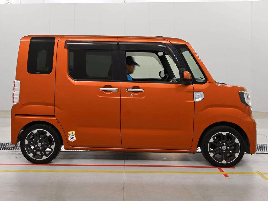 TOYOTA PIXIS MEGA