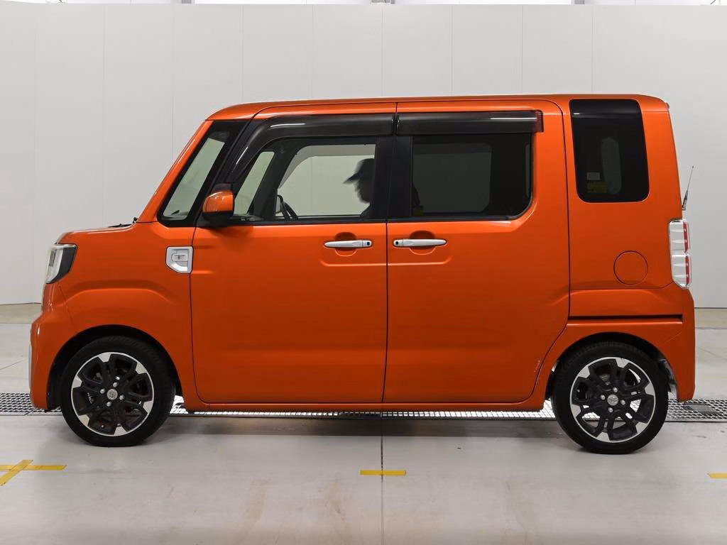 TOYOTA PIXIS MEGA