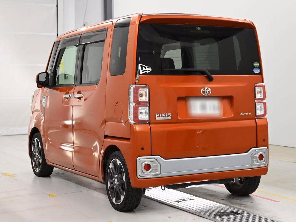 TOYOTA PIXIS MEGA
