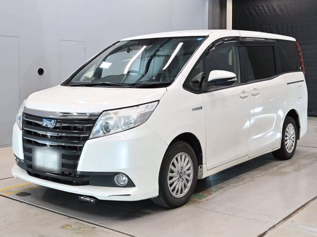 TOYOTA NOAH