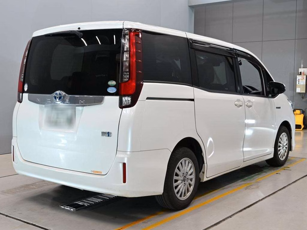 TOYOTA NOAH