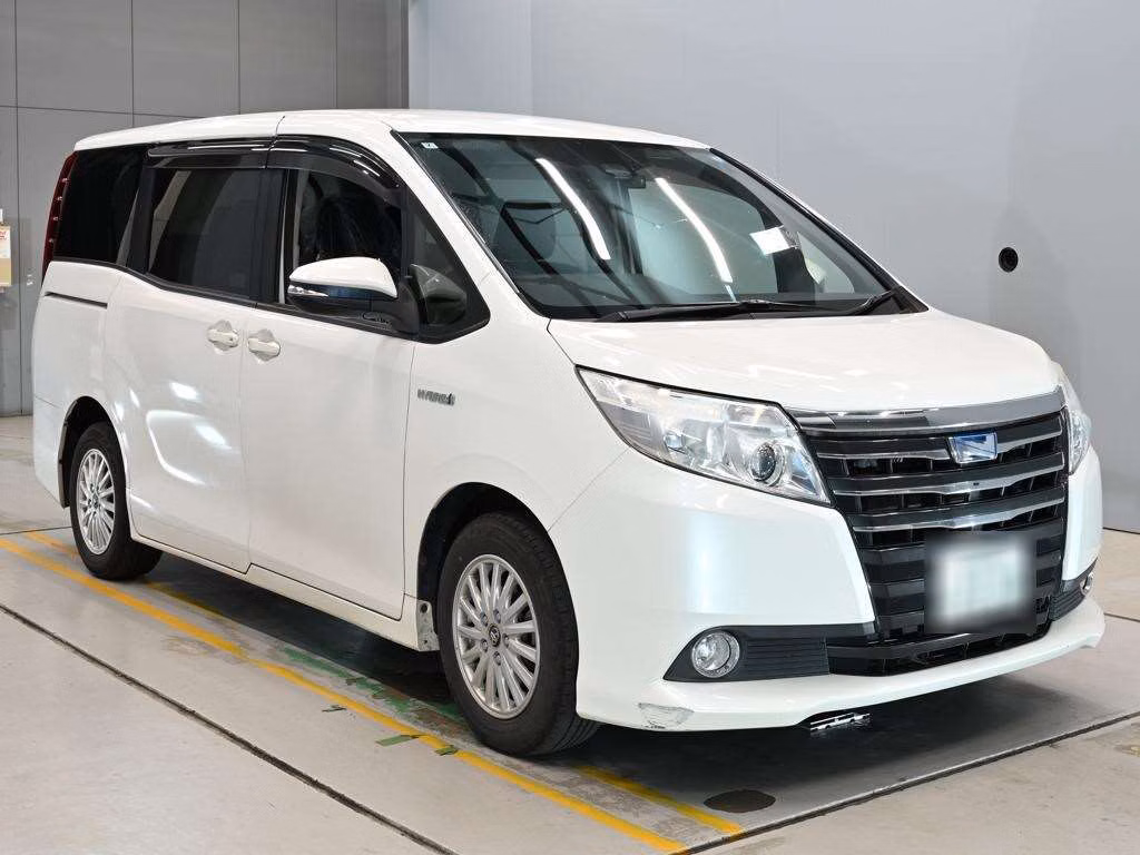 TOYOTA NOAH