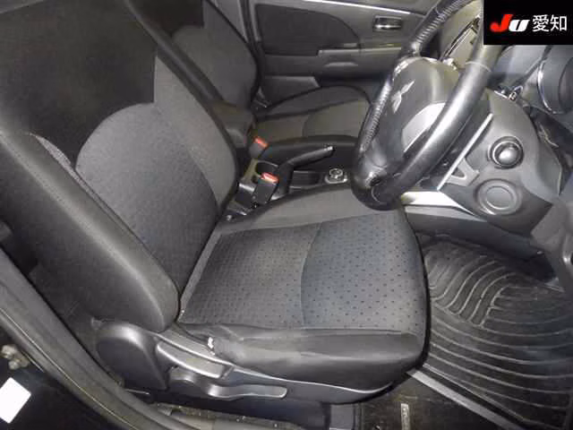 MITSUBISHI RVR