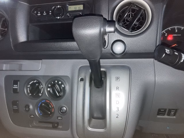 NISSAN NV350 CARAVAN