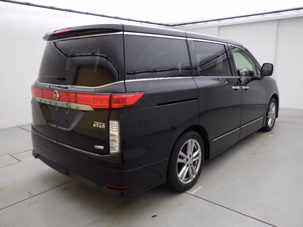 NISSAN ELGRAND